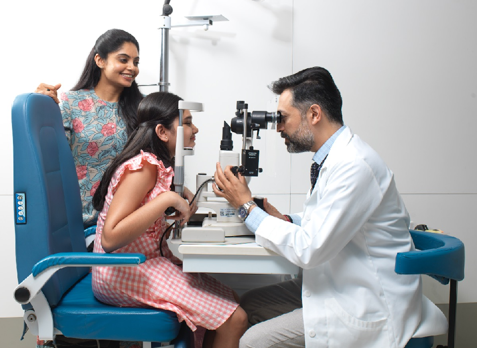 Pediatric Eye Examination by Coimbatore Ophthalmologist coimbatore-Ophthalmologist-child-slit-lamp-eye-examination