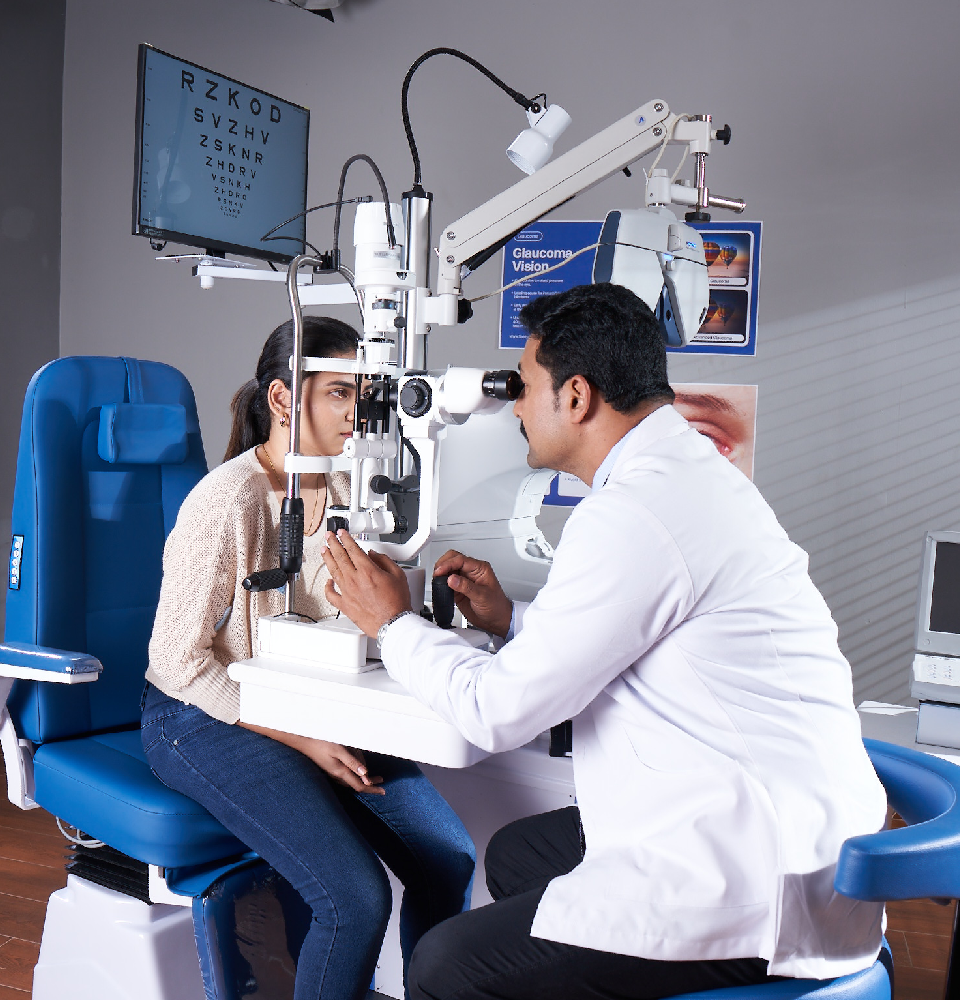 Ophthalmologist Conducting Slit Lamp Eye Examination in Coimbatore coimbatore-ophthalmologist-examining-patient-eyes-using-slit-lamp